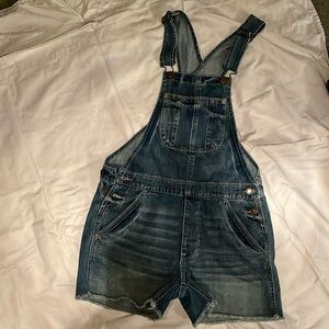 American Eagle juniors short overalls